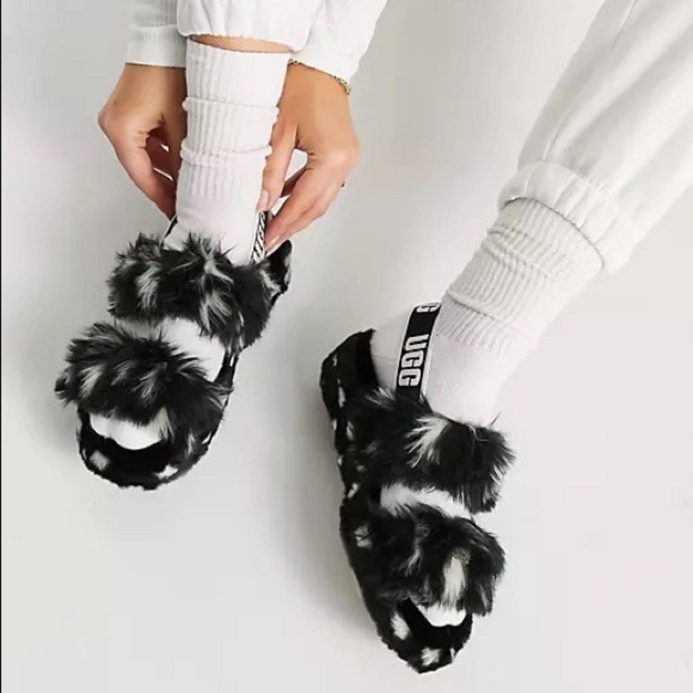 Ugg Fluff Yeah Slippers Black and White Neutral Fuzzy Sandal Slippers Size 8 - Picture 8 of 16
